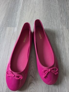NWOT Women's Ballet Flats in Bright Pink with Bow Accent